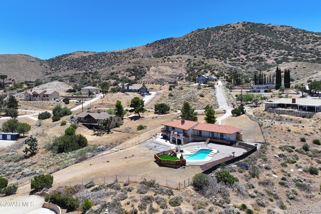 Building Photo - 1055 Lakeview Dr