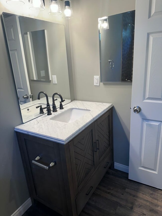 Building Photo - Charming 3 Bedroom 2 bathroom back house in the heart of San Diego's most desirable neighborhoods!