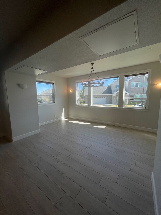Building Photo - NEWER BUILT 3 BED/2 BATH HOME