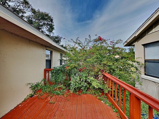 Building Photo - 102 Cascade St