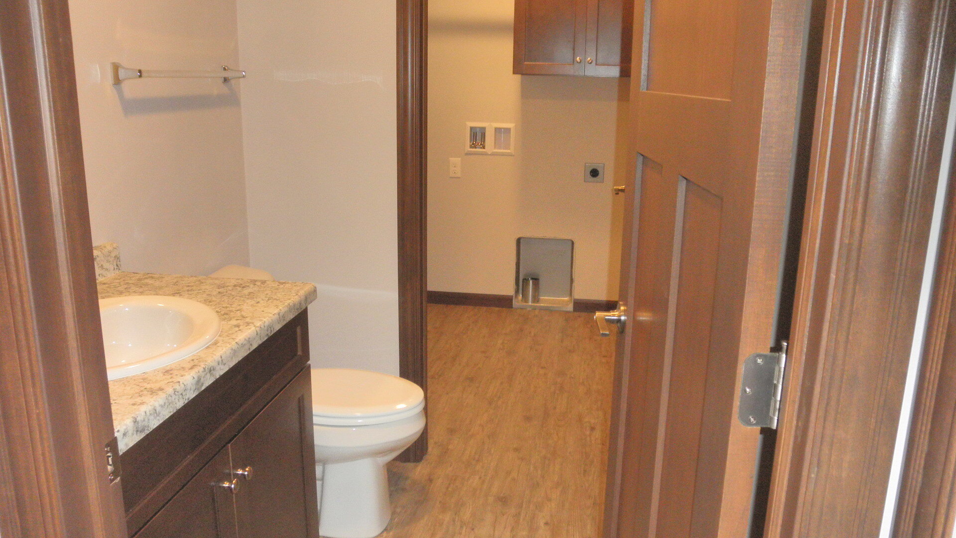 1/2 bath & laundry room - 1340 Moon Ridge Ct