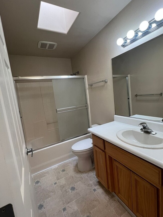 Building Photo - 2009 9th St