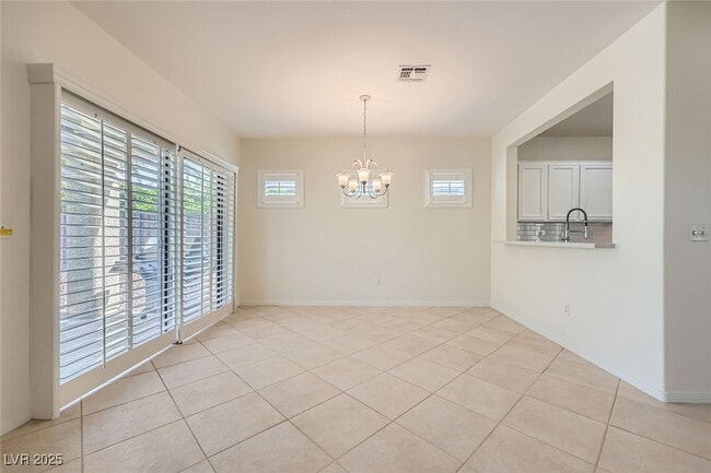 Building Photo - 2313 Fox Hills Dr