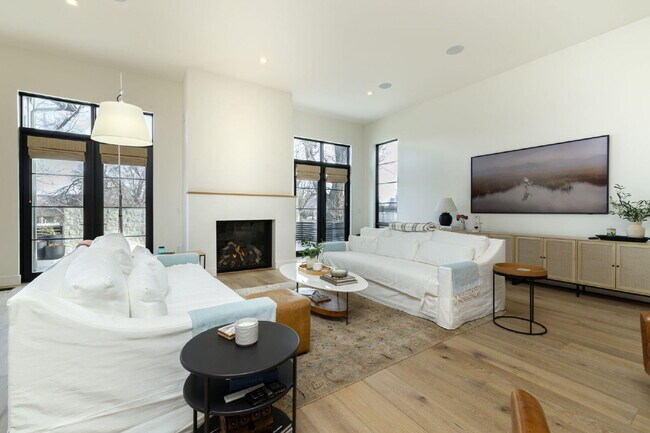 Building Photo - 6136 Falabella Wy