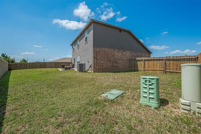 Building Photo - 305 Elm Patch Dr