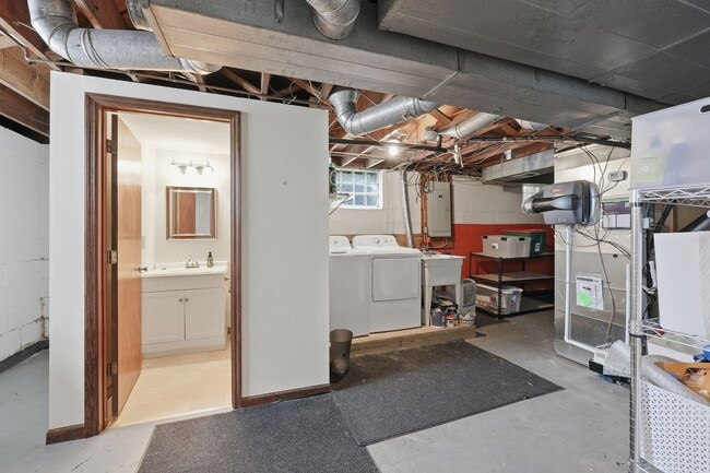 Building Photo - 2088 Zollinger Rd