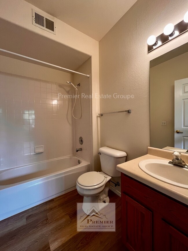 Building Photo - 3645 Strawberry Field Grove