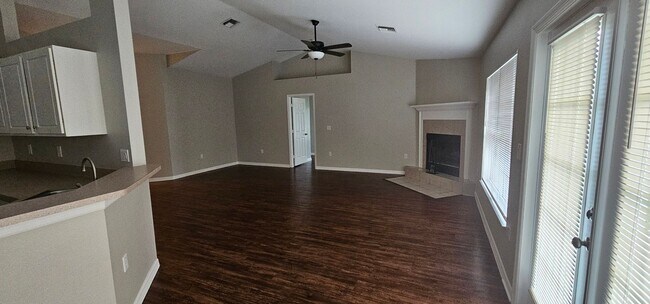 Building Photo - 1530 SW 19th Ave