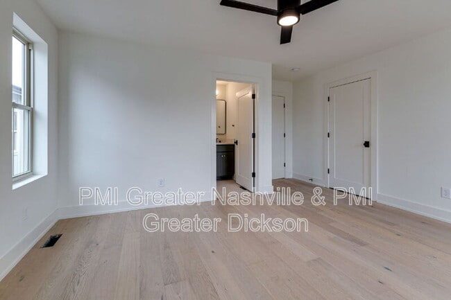 Building Photo - 537 Midnight Way