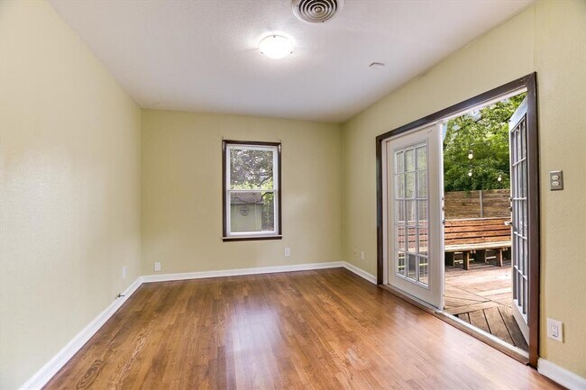 Building Photo - 208 Braeswood Rd