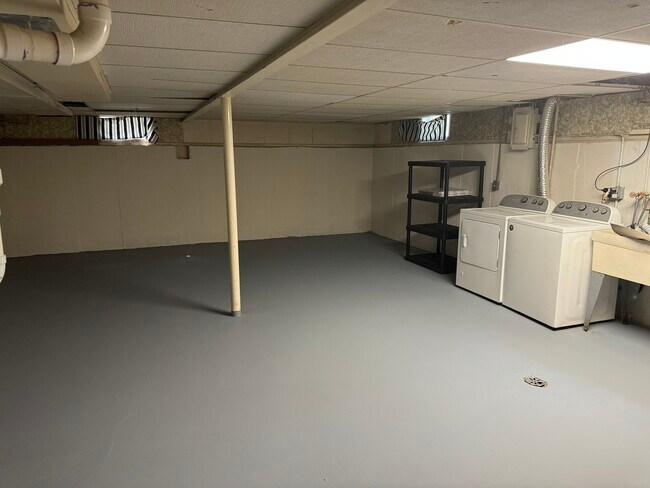 Building Photo - 109 Sandalwood Dr