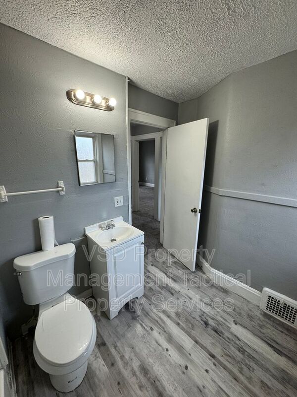 Building Photo - 12713 Rexwood Ave