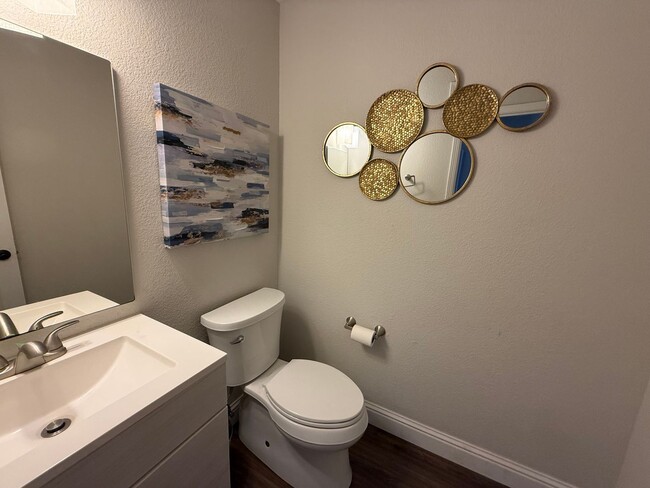 Building Photo - 9448 Cedarview Way