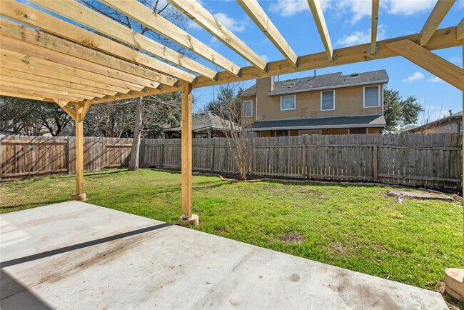 Building Photo - 1105 Hughmont Dr