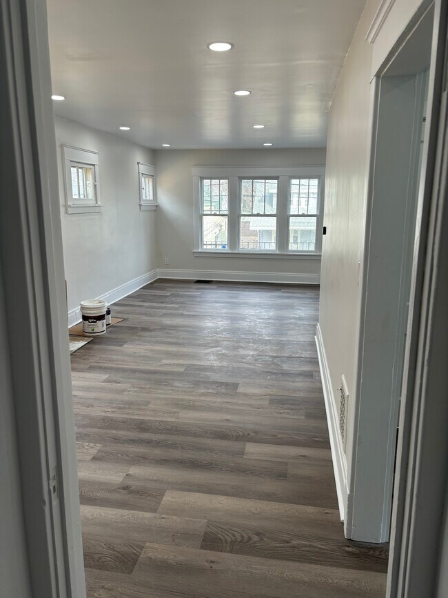 Dining and living area - 903 Northland Ave