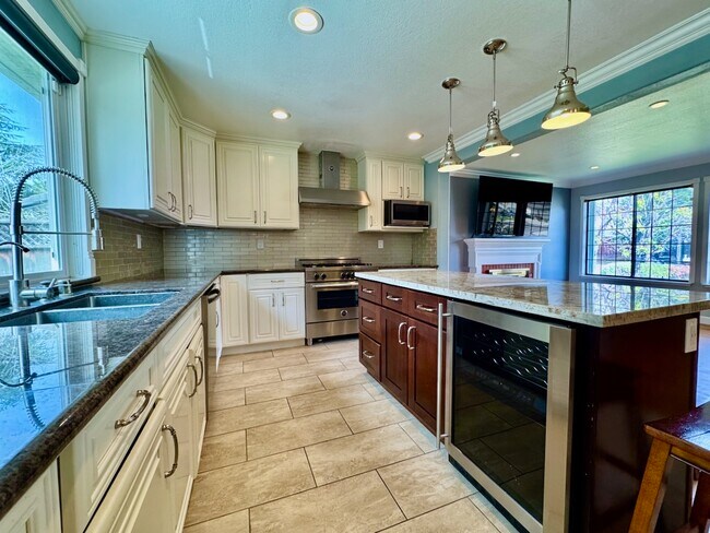 Building Photo - 5317 Creek Estates