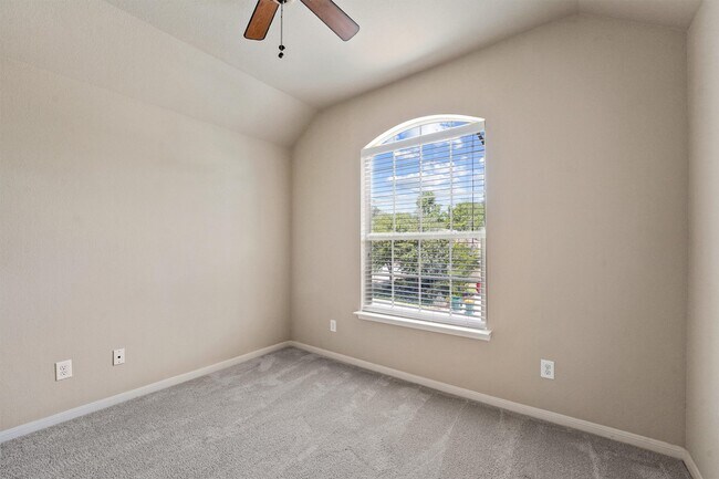 Building Photo - 115 Black Swan Pl