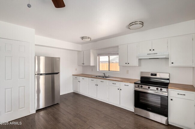 Building Photo - 4636 W Mission Ln