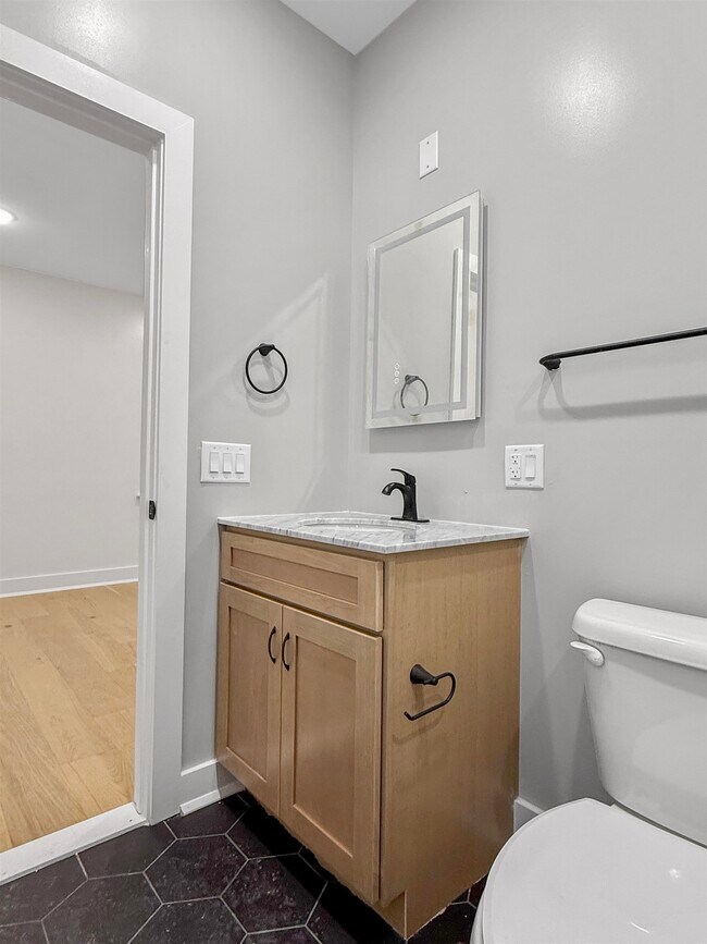 Building Photo - 185 Mallory Ave