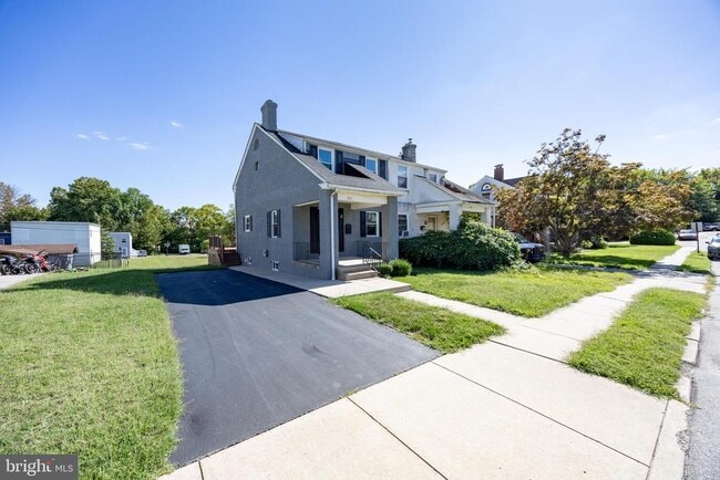Building Photo - 561 A St