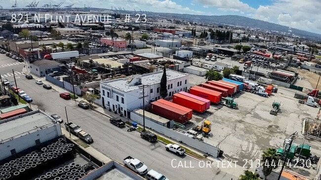 Building Photo - 821 N Flint Ave