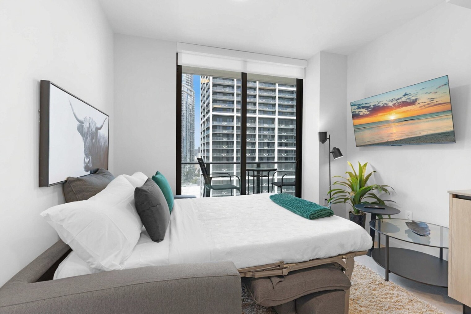 Building Photo - 501 NE 1st Ave