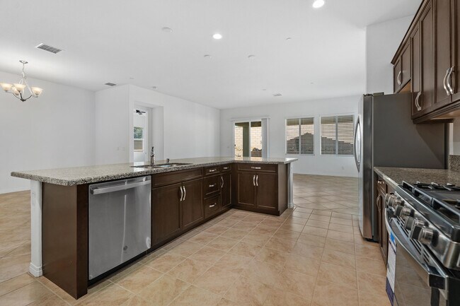 Building Photo - 43720 Vacanza Ct