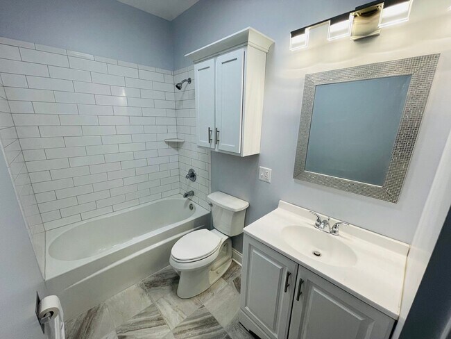 Building Photo - 2 bedroom in Lawrenceville with Deck and Parking Spot!