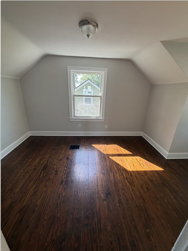 Building Photo - 141 Brown Ave