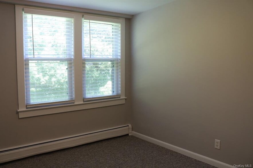 Building Photo - 2 Pelham Ave