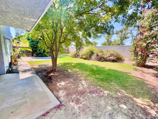 Building Photo - $2,495 Friant & Copper, 3 Bedrooms - N. Wi...
