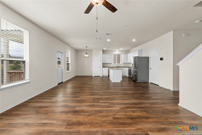 Building Photo - 162 Hazy Glade Dr