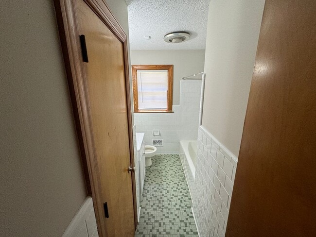 Building Photo - 3 Bedroom Brick House