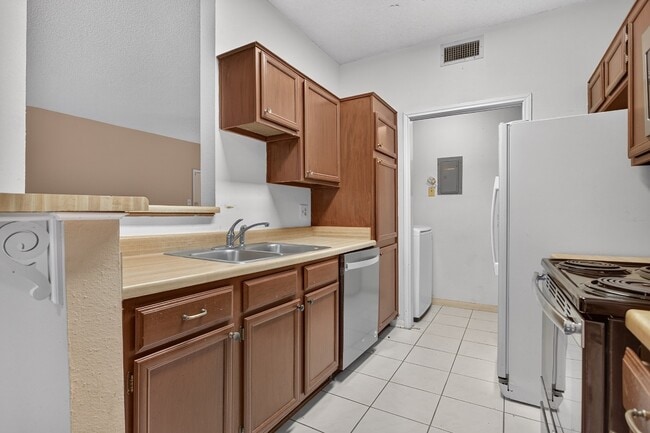 Building Photo - 8241 Sands Point Dr