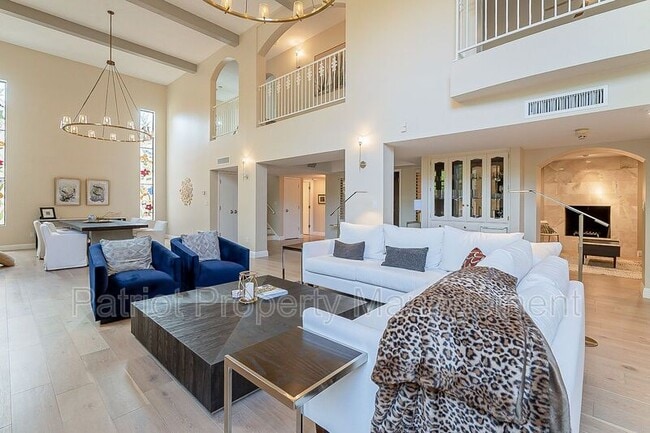 Building Photo - 8602 E Vista Del Lago