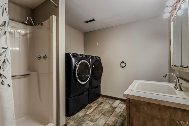 Building Photo - 58 Family Cir