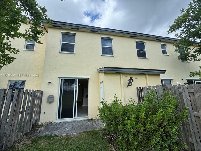 Building Photo - 134 SE 28th Ter