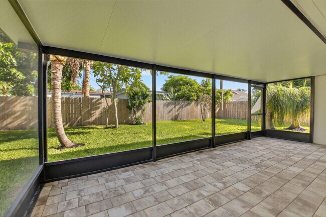 Building Photo - 513 Lindell Blvd