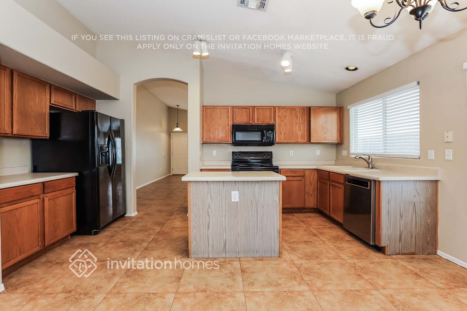 Building Photo - 4073 E Princeton Ave