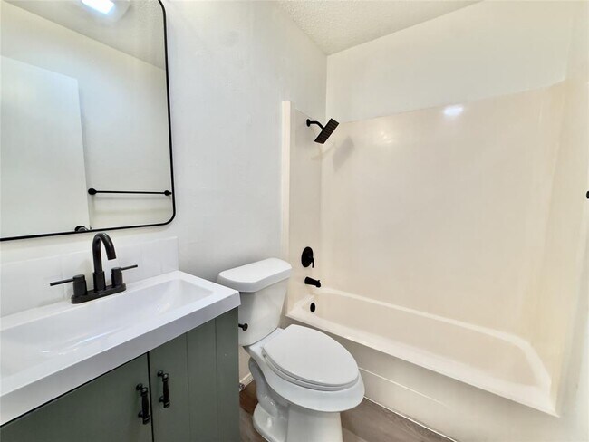 Building Photo - 2305 Whitlow Cove