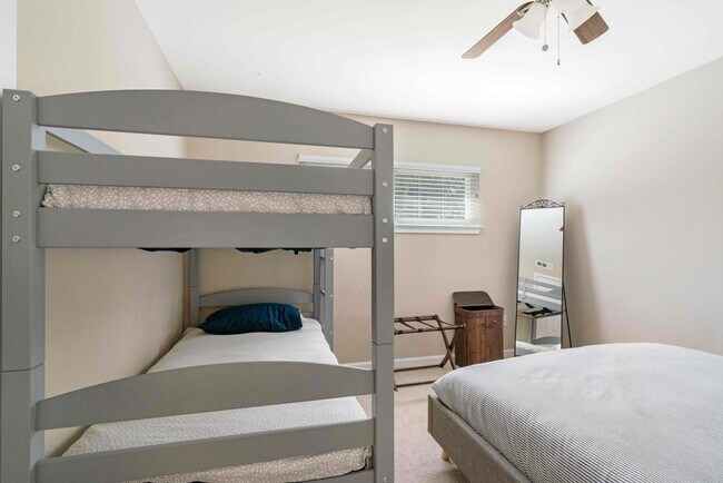 Building Photo - 1919 Puritan Dr