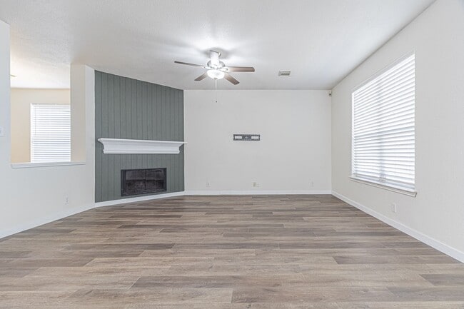 Building Photo - 213 Tapwood Ln