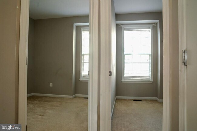 Building Photo - 2627 Osprey Way S