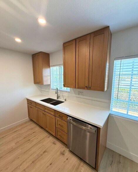 Building Photo - 2215 1/12 Grand Avenue