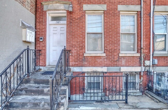 Building Photo - 285 Bergen Ave