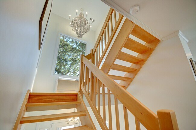 Building Photo - Seasonal Rental: Total Relaxation with Sou...