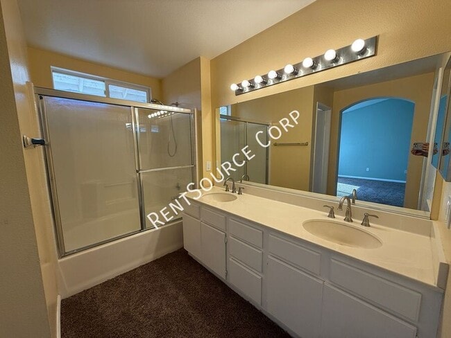 Building Photo - 1602 W Ave H-4