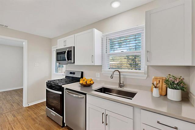 Building Photo - 2207 Housley Dr