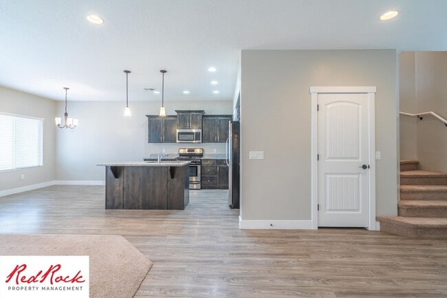 Building Photo - 4 Bedroom Spacious St. George Home with Large Backyard