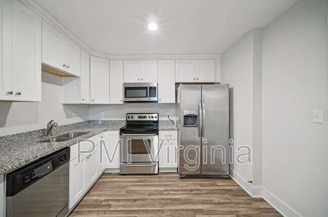 Building Photo - 864 W 36th St